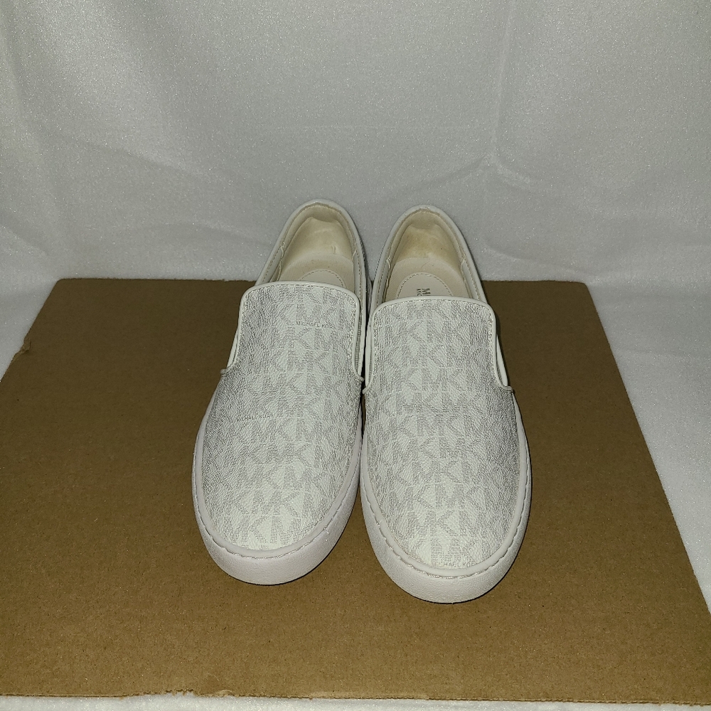 Teddi Slip-On Sneaker Size 6 Signature Logo - Picture 3 of 11